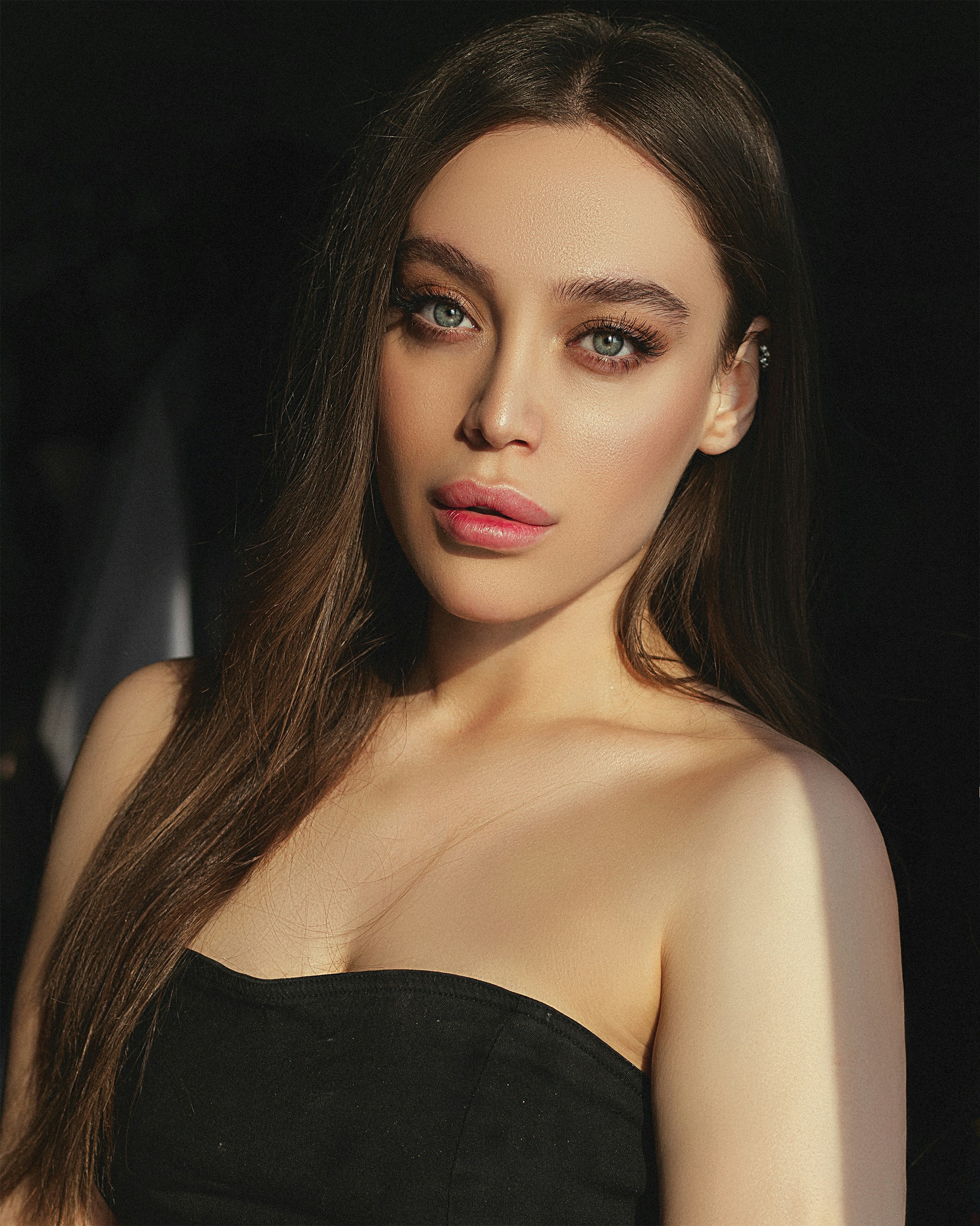 Elegant gallery image 3